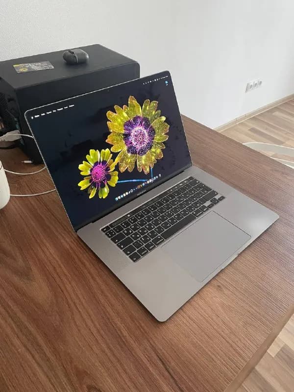 macbook pro 16 i9 32gb оперативной памяти, 1 tb ssd, видеокарта 5500 m 8gb — Тбилиси
