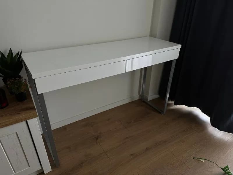 JYSK, оба за 400, один со сломаным ящиков (подлежит ремонту) — Тбилиси