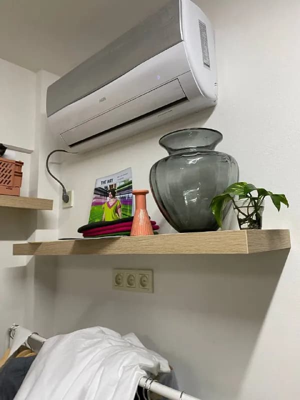 1. Полка Ikea со скрытым крепежом. 35 лари, быстрым 30. Самовывоз с Дидубе — Тбилиси — 35 ₾