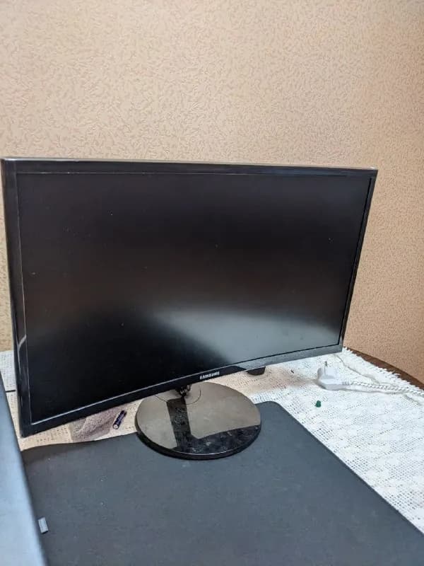 samsung 24 дюйма, изогнутый (c24f390fhi), состояние нового (не бит, не крашен) упакован в родную кор — Тбилиси — 250 ₾