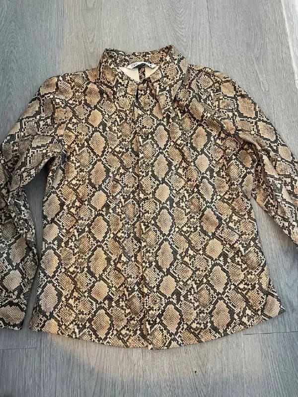 Платья рубашки M — Батуми — 10 ₾