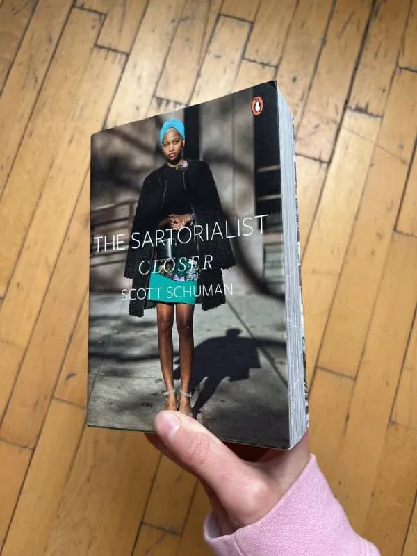 1. The Sartorialist: Closer by Scott Schuman. Стритстайл со всего мира. Мягкая обложка (снимается), — Тбилиси — 40 ₾