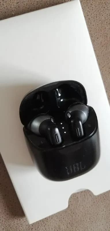 JBL Tune 225TWS. Беспроводные, Bluetooth. Стильные вкладыши от JBL by Harman с фирменным звуком Pure — Тбилиси — 150 ₾