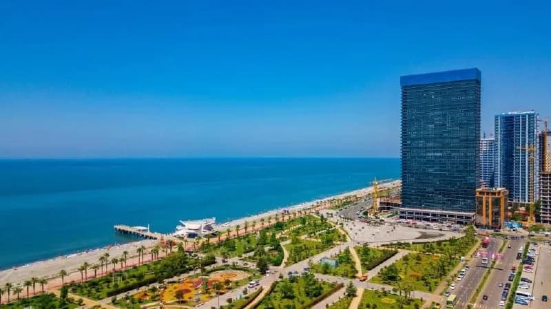 38 м², с видом на бульвар, горы, море. — Батуми — 350 $