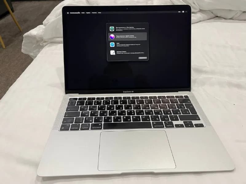 MacBook Air M1 16gb ram/256gb ssd. Состояние хорошее, есть небольшие потертости на клавиатуре. Полно — Тбилиси — 2 000 ₾