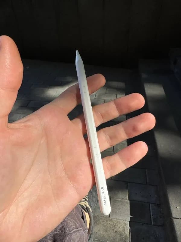 Apple Pencil Pro. Чуть видны следы использования. — Тбилиси — 300 ₾