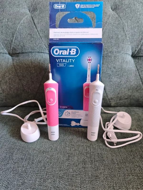 2 щетки oral b vitality 100. Цена 15 лари шт. — Батуми — 15 ₾