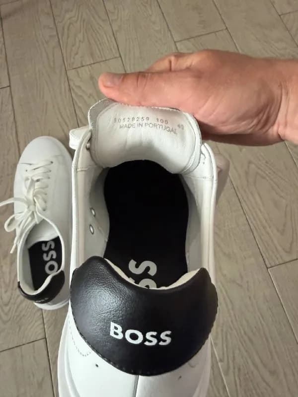 1.кроссовки Boss, оригинал из США, кожа, не подошли по колодке, 42 размер, обуты 2 раза, цена 400 лар — Батуми — 400 ₾