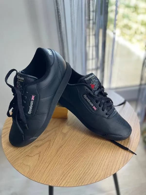 1. Кроссовки Reebok Classic Leather черные, натуральная кожа, новые, размер 37 (120 лари), оригинал — Батуми — 120 ₾