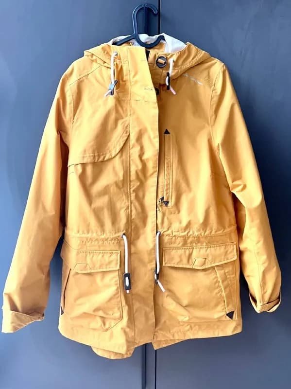 Decathlon Quechua размер XS в идеальном состоянии, отличное качество, не промокаемая — 45 лари — Тбилиси — 45 ₾