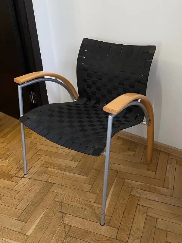 1- лаунж кресло с чёрными лентами от Thonet. В хорошем состоянии, с небольшими следами времени. Нужн — Тбилиси — 350 ₾