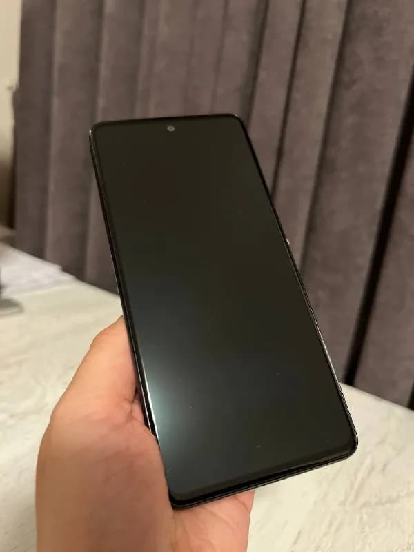 Samsung A51 (6/128) черного цвета. Телефон в хорошем состоянии. В комплекте телефон и новый оригинал — Тбилиси — 475 ₾