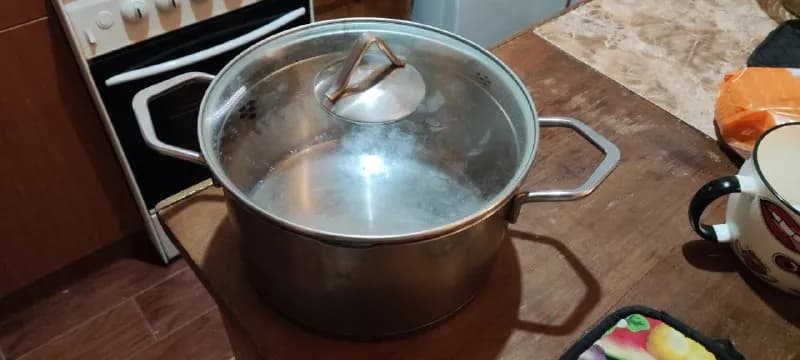 1. Кастрюля из нержавейки, около 4-5 литров объема, производства Турции- 50 лари. — Тбилиси — 50 ₾