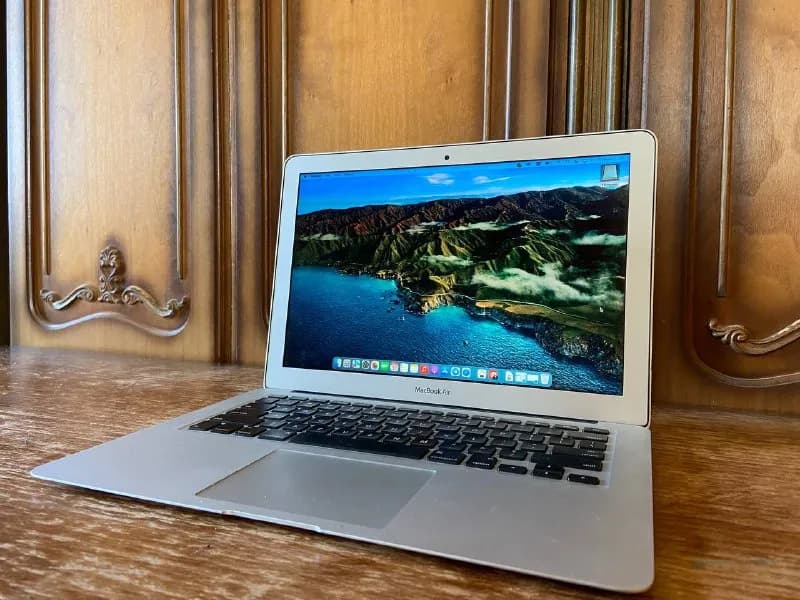 MacBook Air 2017 (13-inch) — Тбилиси — 950 ₾