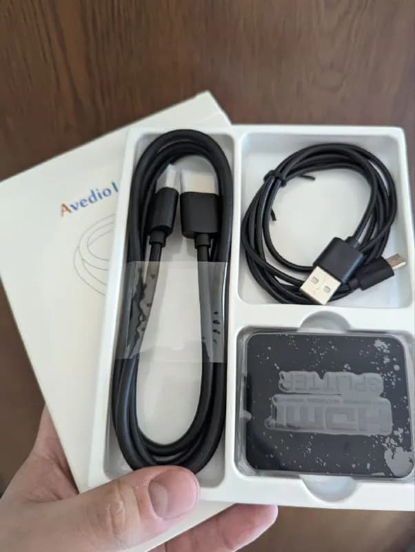 HDMI Splitter (1 вход, вывод на 2 экрана). Продаю по причине того, что ему нужно питание по USB, мне — Тбилиси — 40 ₾
