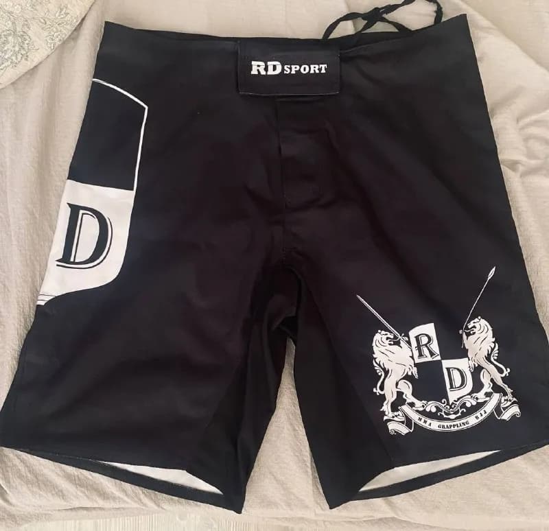 XL, но маломерят, так что больше L — Батуми — 25 ₾