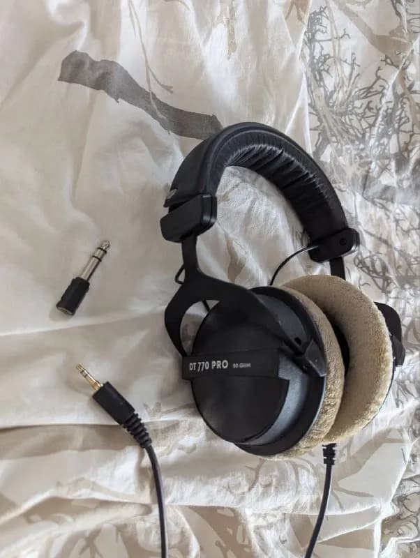 DT 770 Pro 80 OHM. Состояние на фото. Работают отлично. Переходник тоже отдам. — Батуми — 140 ₾