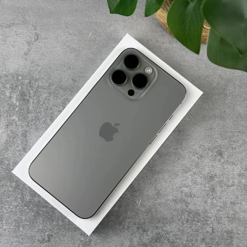 iPhone 15 Pro Max 256 ГБ. Американская. ESim. В комплекте коробка и кабель. Заряд батареи 88%. Нерас — Тбилиси — 1750 ₾