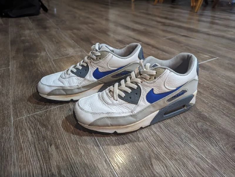 Nike Airmax 90 оригинал. Состояние на 7 из 10. Размер 43, 10 US. Забирать район Ваке Багеби. — Тбилиси — 40 ₾