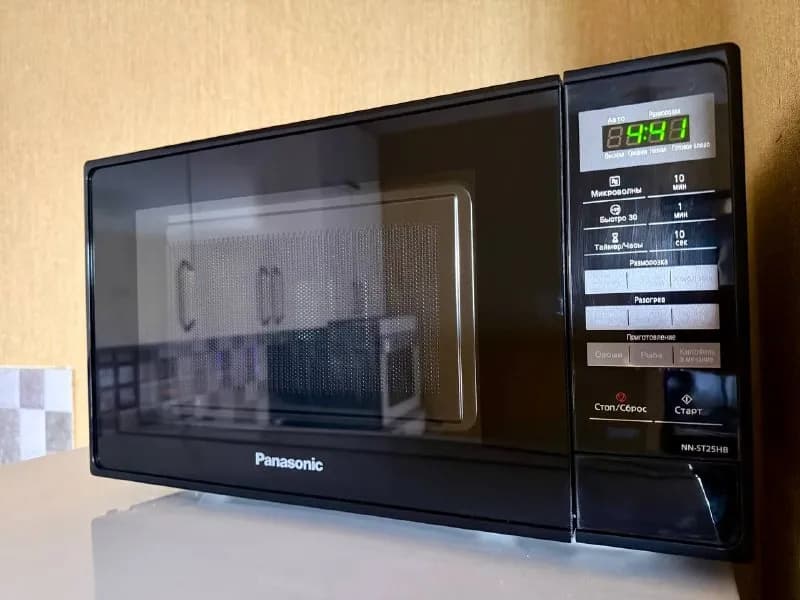 Panasonic. Микроволновка в идеальном состоянии, чистая внутри с снаружи, работает отлично. — Тбилиси — 150 ₾