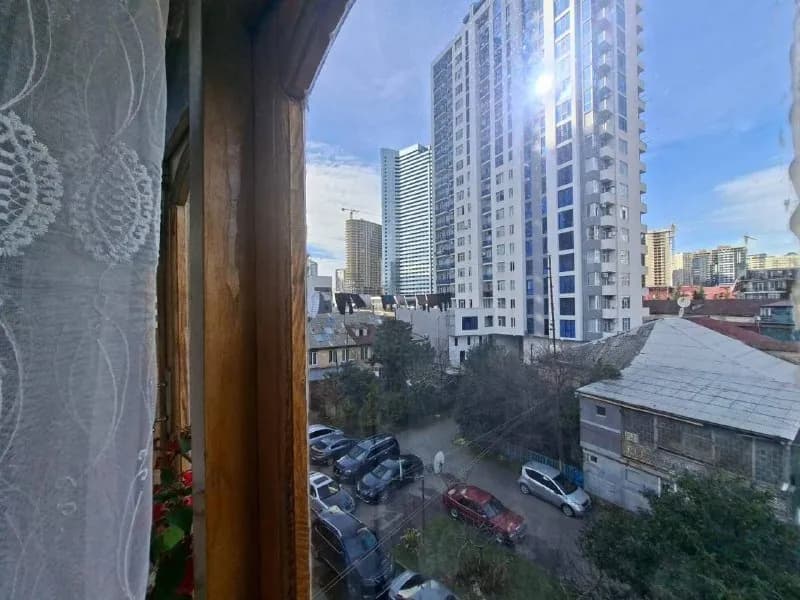 4-комнатная квартира — Батуми — 1 200 $