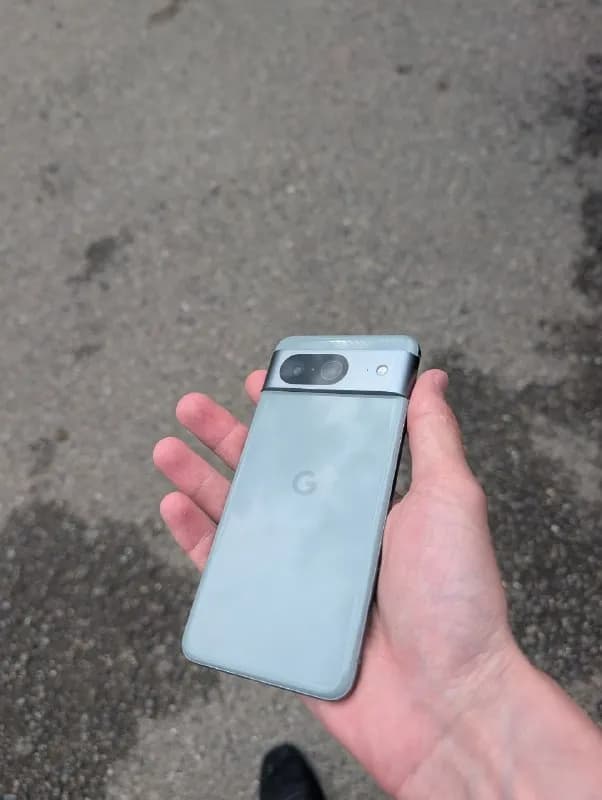 Google Pixel 8 в идеальном состоянии, в комплекте usb кабель и чехол, цена: 850 лари — Тбилиси — 850 ₾