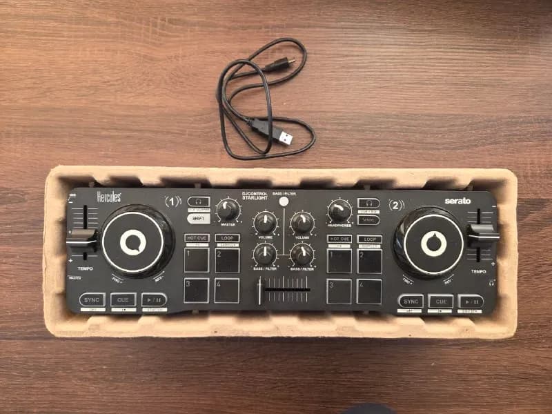 1. Мини dj-контроллер Hercules DJ Control Starlight в идеальном состоянии с коробкой и кабелем — Тбилиси — 200 ₾