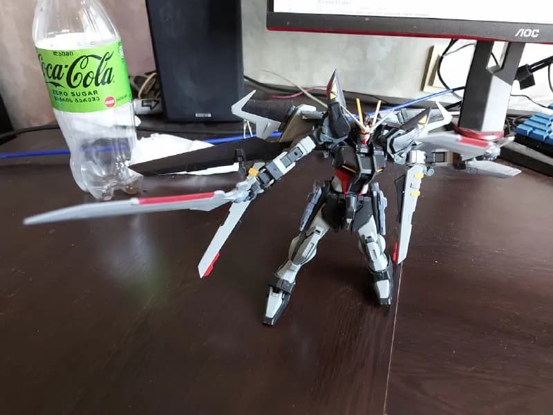 2 гандама ZGMF-X42S 1/144 и GAT-X105E 1/100. Цена 120 лари за обоих. — Тбилиси — 120 ₾
