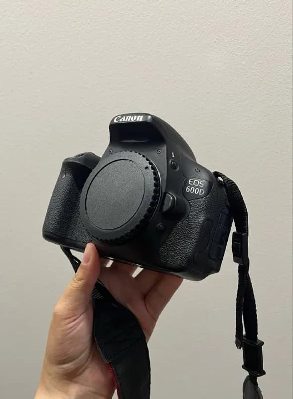 Canon EOS 600D с поворотным экраном. — Батуми — 750 ₾