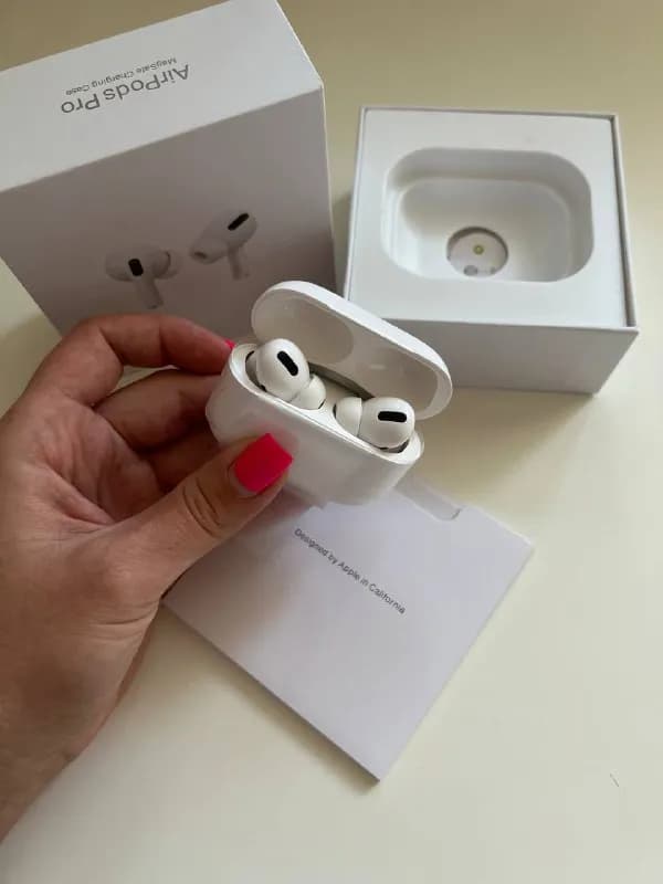 AirPods Pro новые, запечатанные, люкс копия, все работает как в оригинале (пользуюсь сама) — Тбилиси — 70 ₾