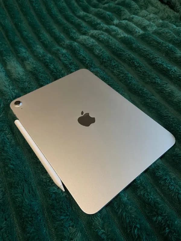 iPad 11-го поколения A[телефон] GB + Apple Pencil (usb-c) — Батуми — 1200 ₾
