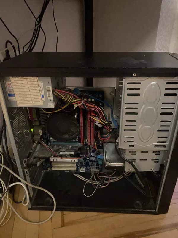 i5 2500, 120ssd, 1tb Hdd, 4 слота под оперативу Ddr3 материнка gigabyte работает исправно не лагает — Тбилиси — 350 ₾