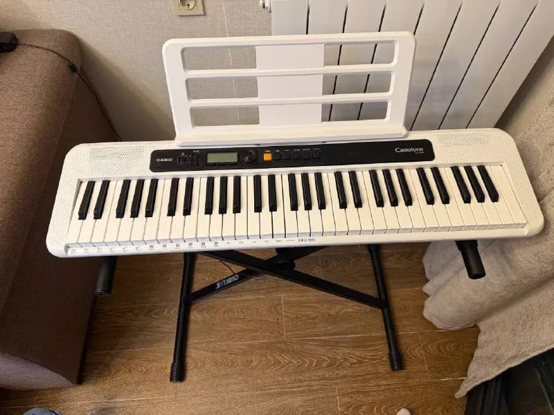 Casio CT-S200 + стойка для синтезатора — Батуми — 180 ₾