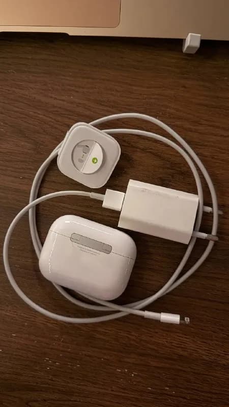 AirPods Pro в комплекте с зарядкой и новыми амбушурами — Батуми — 150 ₾