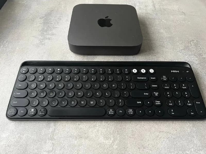 Mac mini) состояние идеал, стоял вторым компом, кроме работы с текстами/документами ни чем не грузил — Тбилиси — 1 600 ₾