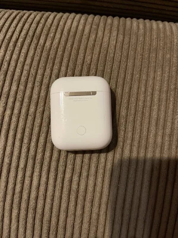 Apple AirPods 2 в отличном состоянии. — Тбилиси — 240 ₾