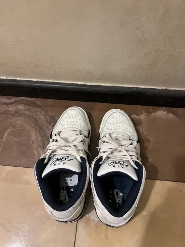 Продаю кроссовки NIKE
