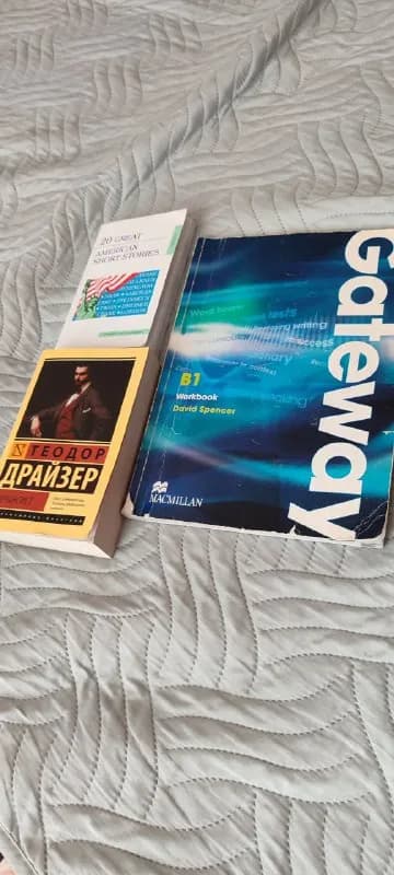 5 лари, ботинки походные 40 размер — 10 лари, перчатки горнолыжные — 5 лари, зонт — 10 лари, шлëпки — Тбилиси — 5 ₾