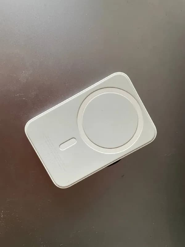 Apple magsafe powerbank, использовался буквально несколько раз, в идеальном состоянии, был куплен в — Тбилиси — 250 ₾