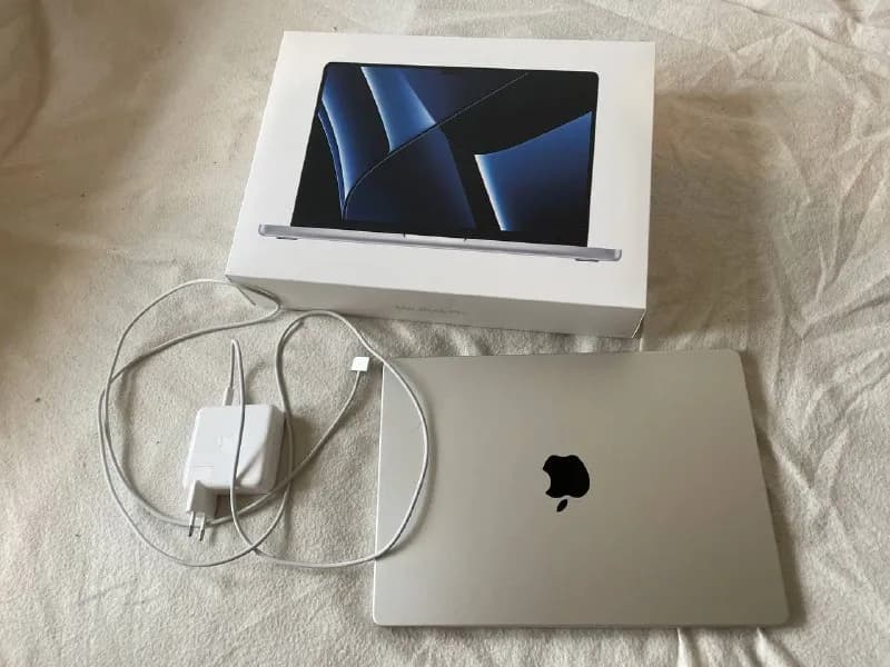 MacBook Pro 14 m² pro базовая конфигурация. В идеальном состоянии. Батарея 100% Куплен в elit в февр — Тбилиси — 2 300 $