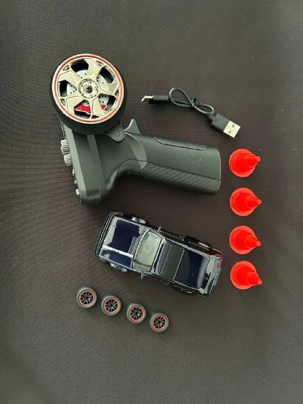 Volkswagen Golf GTI II, масштаба 1/43 (11.6*5*3.8 см), темно синий — Батуми — 100 ₾