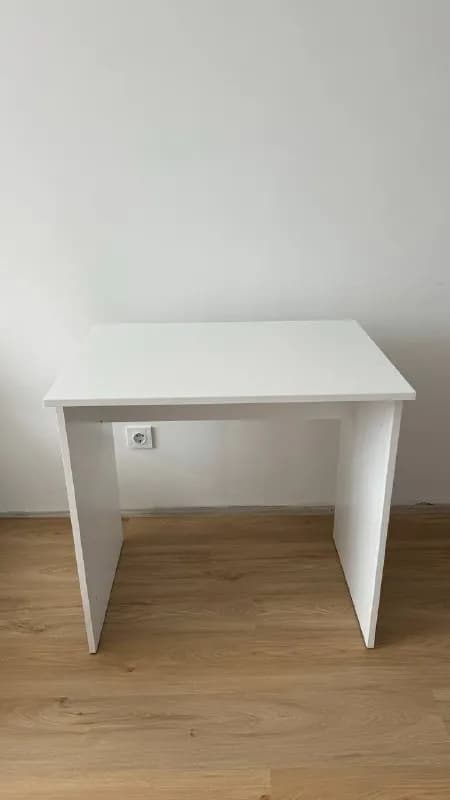 Письменный стол 52×72 см — Батуми — 60 ₾