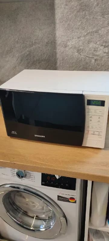 200 лари. Samsung. Как новая, никаких проблем и изъянов. Продаю по причине покупки встроенной. В маг — Тбилиси — 200 ₾