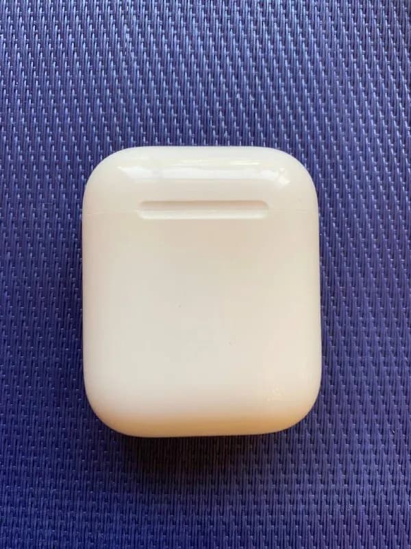 Airpods, модель A1602, чехол в подарок. цена 200GEL — Тбилиси — 200 ₾