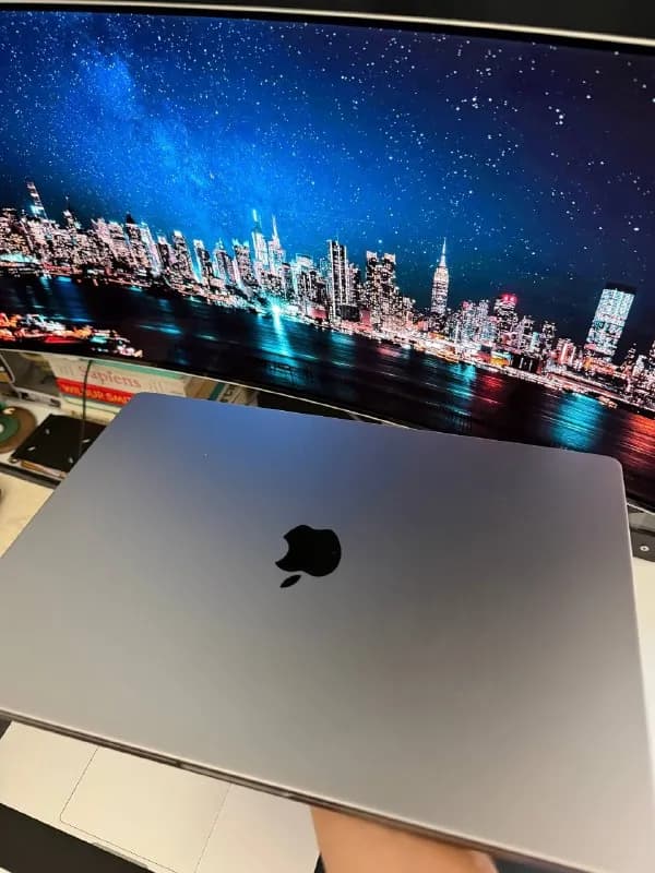 MacBook Pro 15» (32/512 GB) — Тбилиси — 2 900 ₾