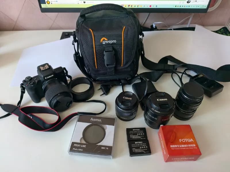1) Фотоаппарат Canon M50 mark II kit (+ зарядное устройство оригинальное и аккумулятор, + карта памя — Тбилиси — 2300 ₾