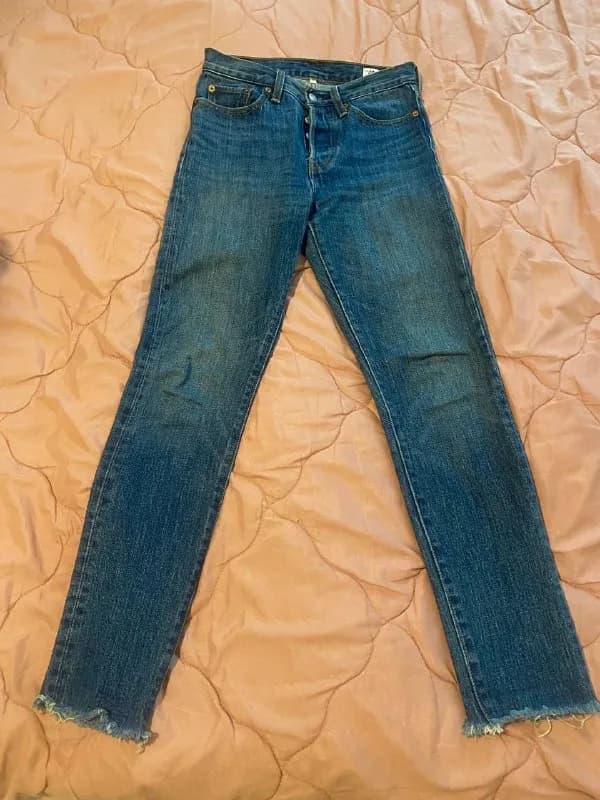 Levi’s из плотного денима на болтах с необработанным краем. — Тбилиси — 85 ₾