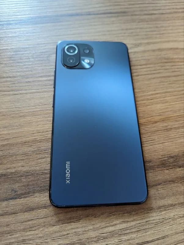 Xiaomi Mi 11 Lite 5G 8/128GB, состояние отличное, несмотря на то, что менялась кнопка с датчиком отп — Тбилиси — 700 ₾