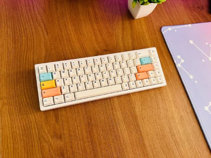 Novelkeys 65 entry edition. Keycaps Novelkeys Notion, свичи Novelkeys Creams. В отличном состоянии. — Тбилиси — 250 ₾