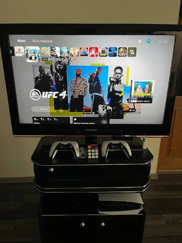 PS5 с дисководом, два геймпада, покупалась чуть меньше года назад, есть гарантия еще год от Alta, ис — Тбилиси — 1 500 ₾